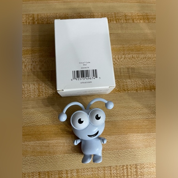 Cricut Cutie Mist - Mystery Box Cutie - Picture 2 of 2